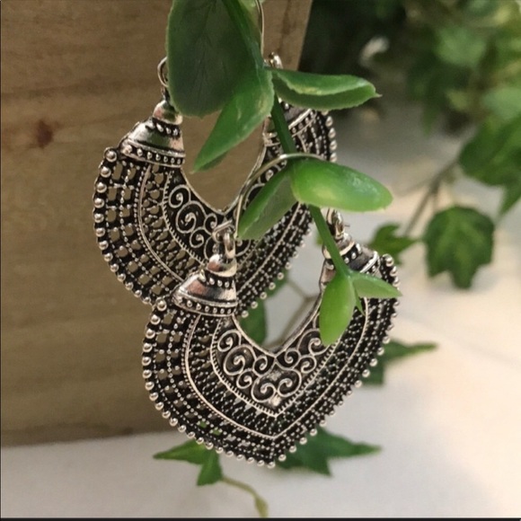 Jewelry - - NWOT! Boho Style Tibetan Silver Earrings!